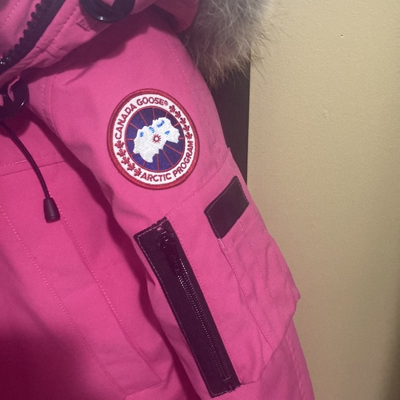 Women’s medium summit pink Montebello Parka - in excellent condition asking $750 - Picture 2 of 8